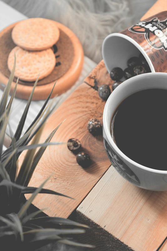 white ceramic mug close-up photography